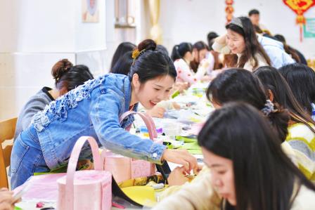 “包”藏美好，手作传情——深圳市景贝小学举办庆祝妇女节主题活动