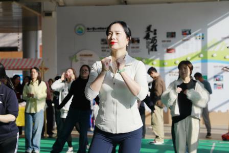 悦动巾帼 塑美芳华——深圳市仙桐实验小学举行庆“三八”教工健身塑形活动