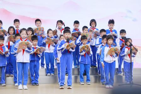环保教育植心间，雷锋精神代代传——深圳市仙桐实验小学举行“学雷锋树新风，植树节绿满城”主题升旗仪式