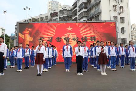 三月春风润校园 雷锋精神育新人 ——红桂小学开展学雷锋主题升旗仪式暨最美班级授牌活动