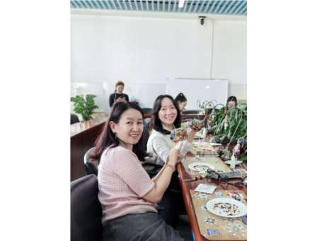 光影拾趣映匠心 巧手筑梦绽芳华 ——翠竹外国语实验学校举办‘3.8妇女节‘活动