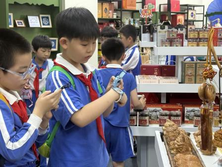 感悟非遗魅力，传承匠心文化——深圳市水库小学学生走进福田非遗馆开展实践研学