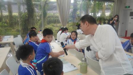 梧桐山下觅兰韵，行走课堂悦书香 ——梧桐小学“每周半天阅读课”走进兰科中心沉浸式采风