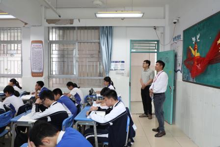 党建领航赋新能，法治润心护成长——罗湖区第四责任区督学到滨河实验中学开展专项督导