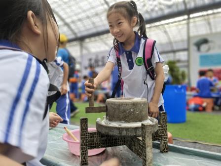 走出课堂沐春光 动手实践觅真知——景园实验小学赴智创田园开展春季社会实践活动