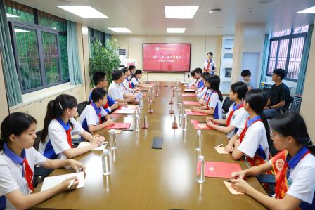 书记面对面 童声献良策——罗湖实验学校首期“书记面对面”之学生议事会顺利举办
