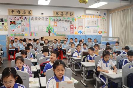 罗湖外语小学迎来幼儿园萌娃探校