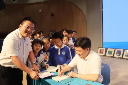 作家王健走进罗湖外语小学 开启“在天地间奔跑”乡村阅读之旅