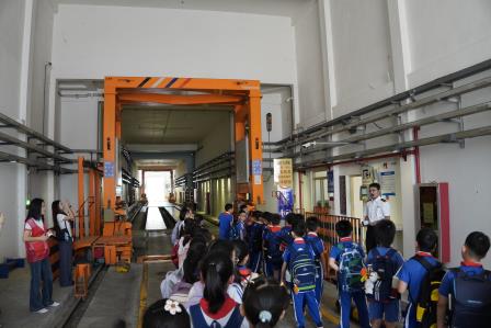 罗湖外语小学孩子走进莲塘海关开展实践研学活动