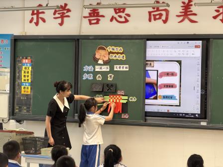 罗湖区新教师“十项基本功” 达标过关暨教学常规视导活动走进洪湖小学