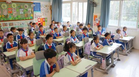 聆听英雄故事传承红色基因 ——南湖小学开展校长课堂《赵一曼的故事》