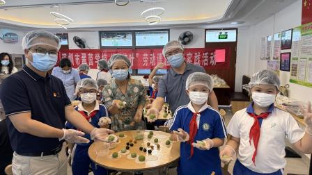 “党建引领传文脉 巧手青团践劳动”——翠茵学校劳动综合实践周系列活动之艾叶青团制作活动