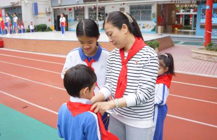 红领巾映照童心梦，新征程共赴新未来 ——深圳市南湖小学 2026 年新队员入队仪式圆满举行