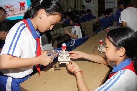 玩转科学探秘 点亮童心奇趣 ——南湖小学开启盐水发电奇妙科学之旅