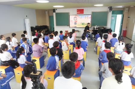 深化新质教育实践——“破茧”行动走进草埔小学
