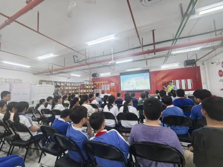 筑牢安全防线，守护社区平安 ——深圳市靖轩小学开展“每周半天计划”暨黄贝岭在地化课程第二期活动