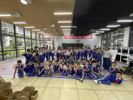 赴美育之约，启艺术之旅 ——靖轩小学开展“每周半天计划”马赛克壁画拼贴跨校研学活动