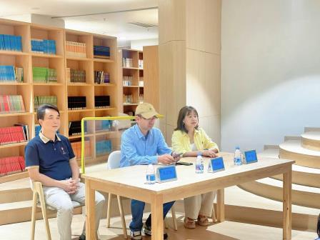 茶香润岁月，书香伴童心 ——深圳市翠竹外国语实验学校举办“家门外的自然课”作家进校园活动