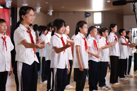 一班一心共拼搏，唱响成长每一刻——翠园文锦中学第35届校园文化艺术节系列活动之第二届“班班有歌声”合唱比赛圆满落幕
