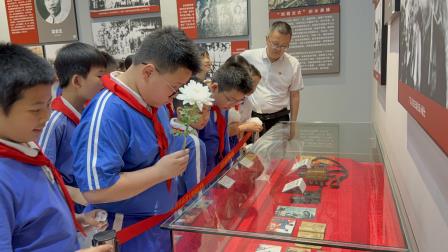 清明祭英烈 薪火永相传 ——深圳市罗湖区侨香实验学校少先队员代表赴深圳市革命烈士陵园开展祭扫活动