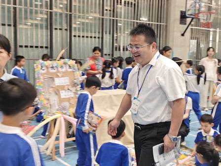 罗湖外语小学开展第七届中英文阅读文化节图书集市活动