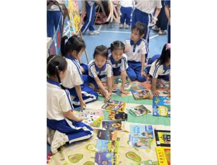 罗湖外语小学开展第七届中英文阅读文化节图书集市活动