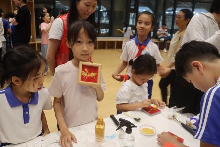 罗湖外语小学开展第七届中英文阅读文化节“星光阅读夜”活动