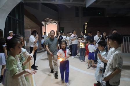 罗湖外语小学开展第七届中英文阅读文化节“星光阅读夜”活动