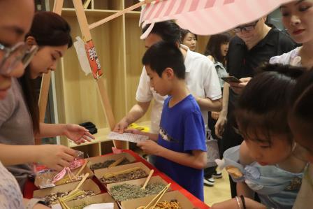罗湖外语小学开展第七届中英文阅读文化节“星光阅读夜”活动