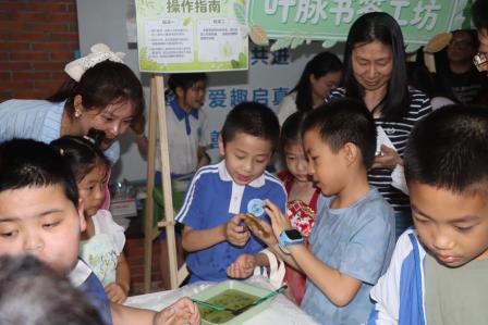 罗湖外语小学开展第七届中英文阅读文化节“星光阅读夜”活动