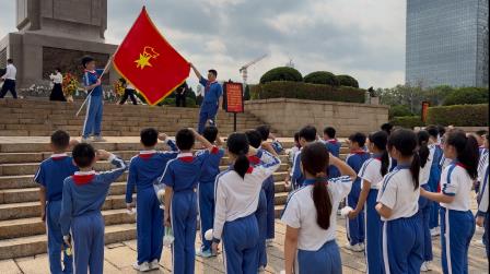 清明祭英烈 薪火永相传 ——深圳市罗湖区侨香实验学校少先队员代表赴深圳市革命烈士陵园开展祭扫活动