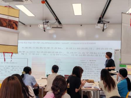 新质课堂启新思，专家引领促成长