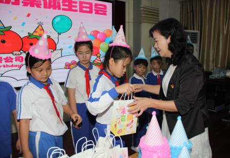 童暖春园，爱伴成长——深圳市南湖小学三月集体生日会温情落幕
