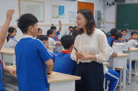 书香润校园 共读促成长 ——罗湖小学开展全民阅读周系列活动之整本书阅读