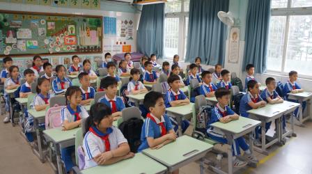 守护“小乳牙”，开启“大健康” ——罗湖区中医院口腔科医生走进南湖小学开展健康讲座