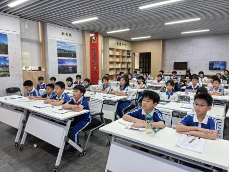 行走研学悟初心，薪火相传担使命——深圳市水库小学四年级学生走进深圳市档案中心开展“每周半天计划”足迹课程