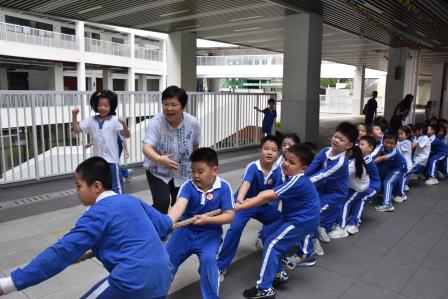 凝心聚力，“拔”出风采——东晓实验学校举行班级拔河赛