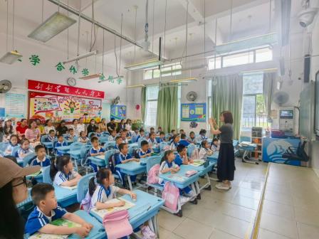 走进课堂，看见成长 —— 碧波小学 2026 年春季家长开放日圆满举行