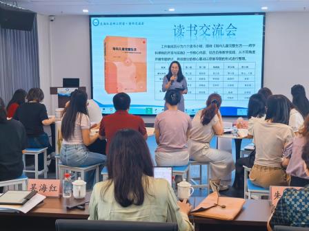 跨学科课程引领教学变革，好书共读点亮专业成长——吴海红名师工作室读书交流会暨王树宏名校长工作室到校研修圆满举行
