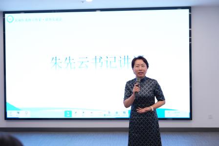 跨学科课程引领教学变革，好书共读点亮专业成长——吴海红名师工作室读书交流会暨王树宏名校长工作室到校研修圆满举行