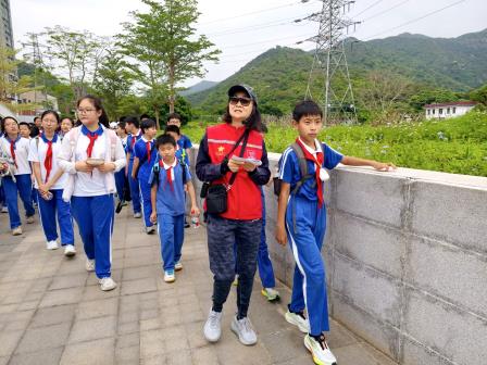 阅山海・行致远，让成长真实可见——莲塘小学举行毕业生毅行成长暨每周半天校外实践活动