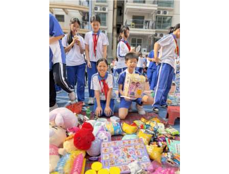 “旧物新生   文德‘圳’能量”——暨文德学校第三届跳蚤市场活动