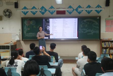 家校育活力 携手向未来 ——人民小学召开2025-2026学年第二学期一二年级家长会 