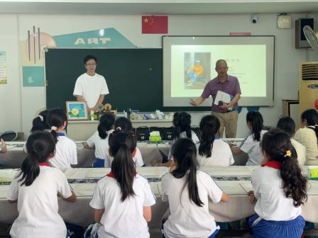 名家进校园 水彩润童心——滨河小学水彩社团特邀刘氷会长开展专题课程