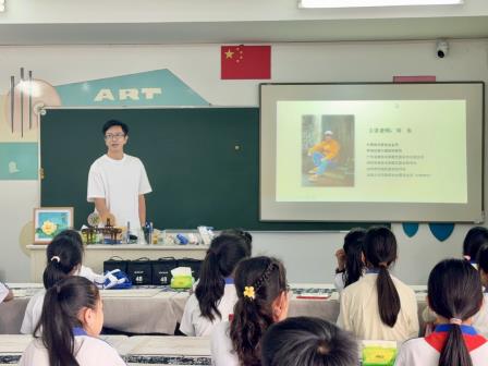 名家进校园 水彩润童心——滨河小学水彩社团特邀刘氷会长开展专题课程