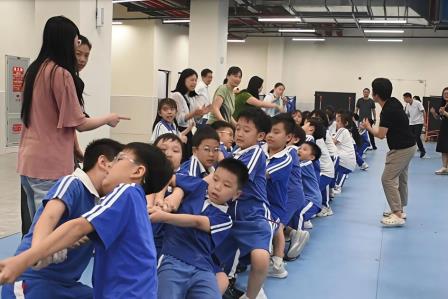 凝心聚力，“拔”出风采——东晓实验学校举行班级拔河赛
