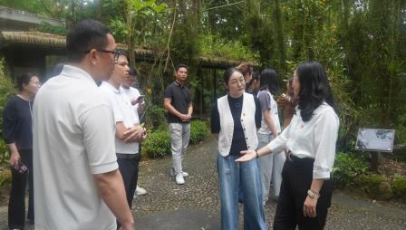 红映梧桐守初心，清风兰韵铸廉心  ——深圳市梧桐小学党支部走进兰科中心开展“行走的廉政课”暨党建共建活动