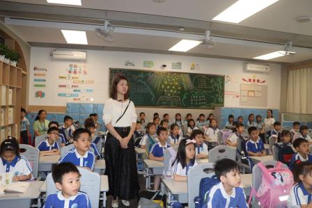 罗湖外语小学迎来梧桐新居幼儿园萌娃探校