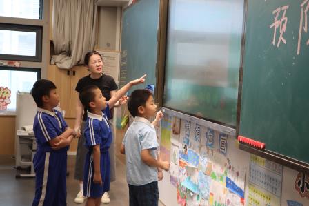 罗湖外语小学迎来梧桐新居幼儿园萌娃探校