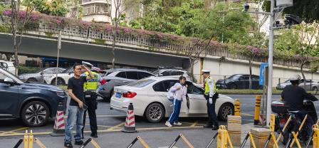 罗湖交警护航校园安全守护师生出行平安——筑牢校园周边交通安全防线打造平安上学路